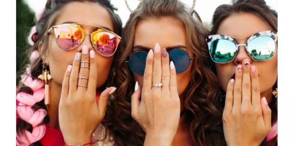 لاک ناخن چیست؟